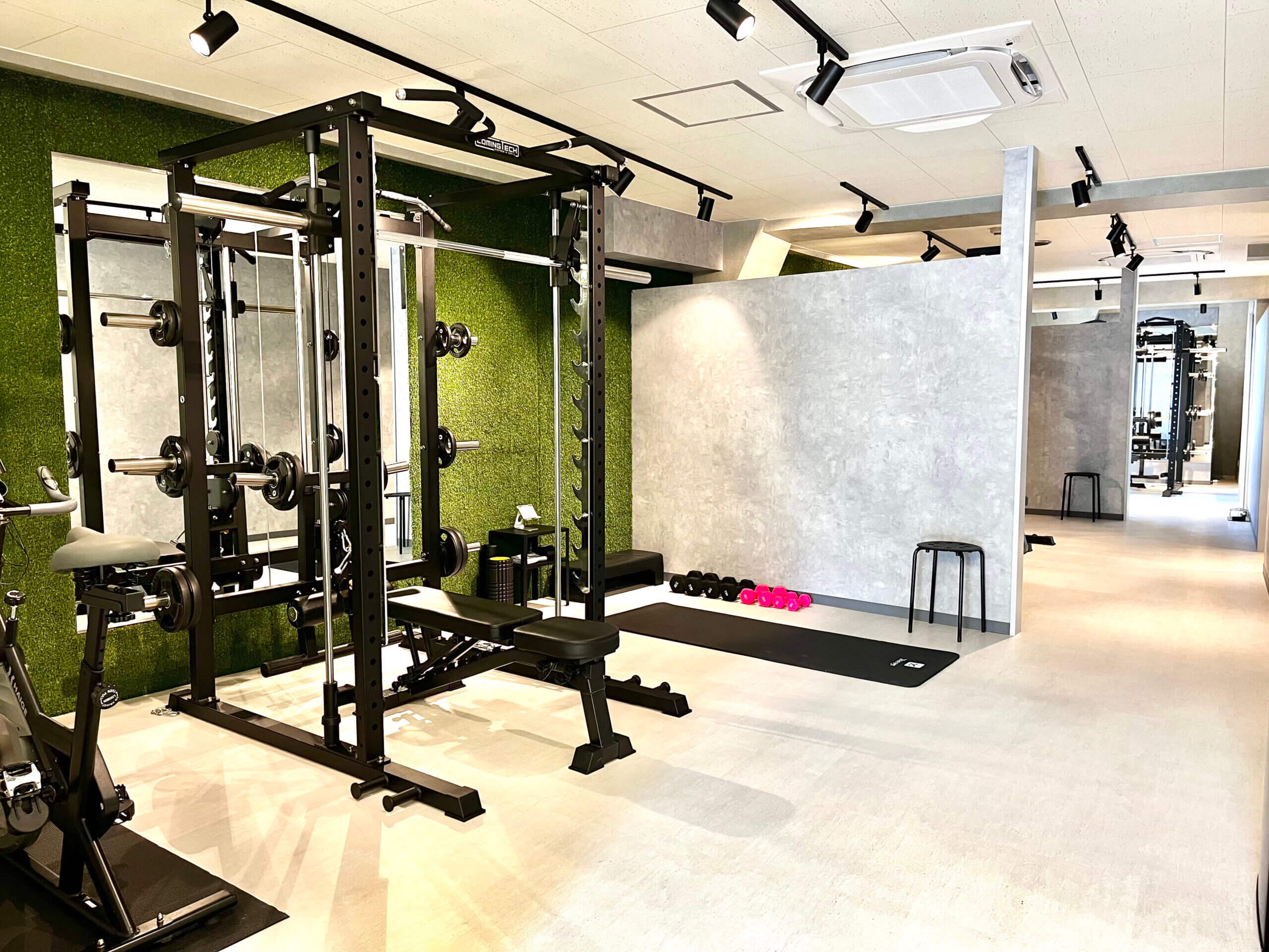 セミパーソナルジム「Kirei by QUALITAS」の内装